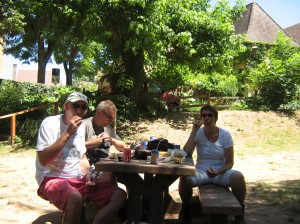 Lunch aan de rivier Lunch aan de rivier